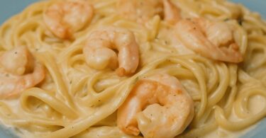 Pâtes aux Crevettes & Sauce Alfredo Légère