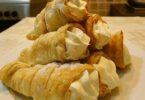 Cornets de Pâte Feuilletée Garnis de Crème Pâtissière