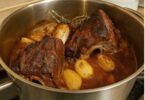 Souris d’Agneau Confite au Miel et aux Herbes
