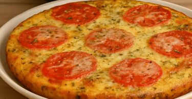 Pizza Légère aux Courgettes, Tomates et Œufs