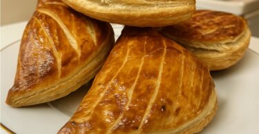 Chaussons à la crème d’amande — croustillants et fondants