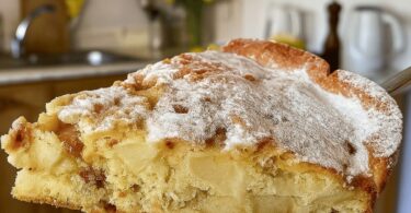Gâteau aux pommes caramélisées et noix