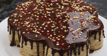 Gâteau biscuit à la crème vanille et glaçage chocolat (sans cuisson)