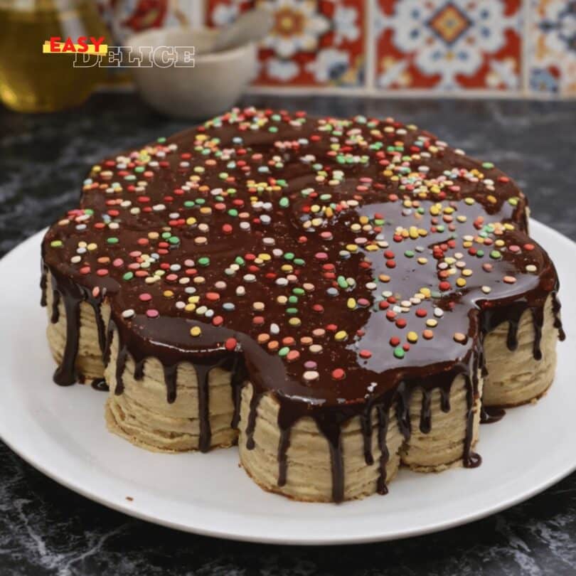 Gâteau biscuit à la crème vanille et glaçage chocolat (sans cuisson)