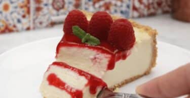 Cheesecake crémeux au coulis de fruits rouges