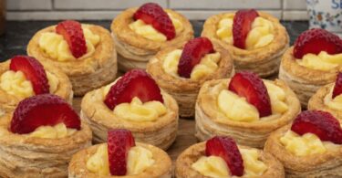 Mini Feuilletés à la Crème Pâtissière et Fraises