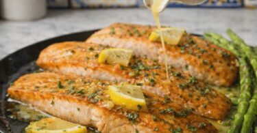  Saumon au beurre à l’ail et citron