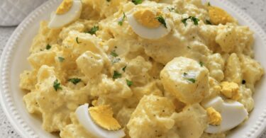 Salade de pommes de terre crémeuse aux œufs : la recette facile et ultra gourmande