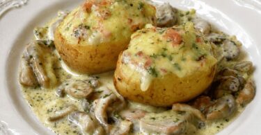 Pommes de Terre Farcies au Lard Fumé, Reblochon & Champignons à la Crème