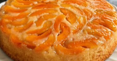 Gâteau Moelleux aux Abricots Caramélisés