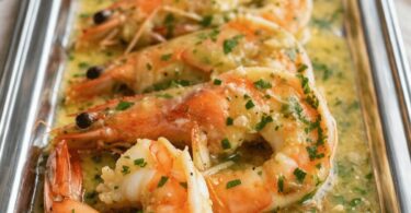 Crevettes à l'Ail, Beurre & Sauce Crémeuse au Vin Blanc