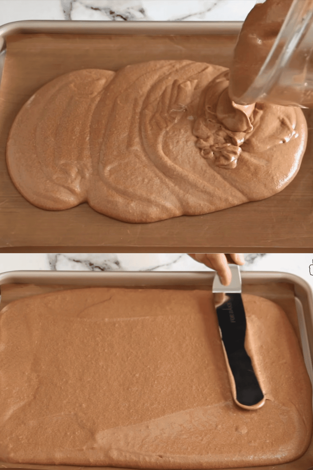 Entremets individuels au chocolat et café, joliment décorés avec des copeaux de chocolat, servis sur une assiette.